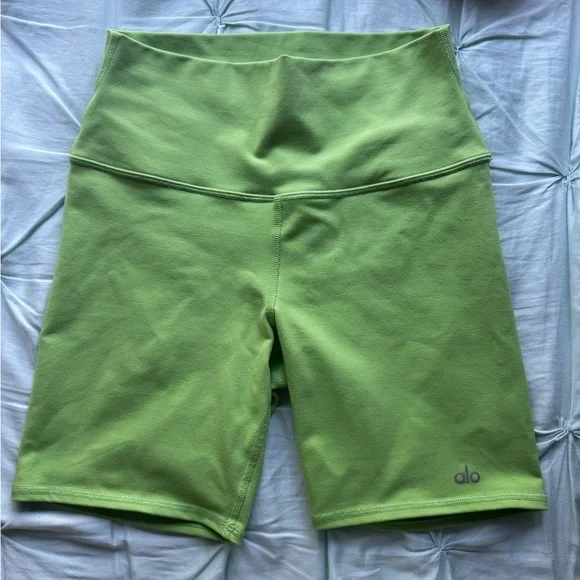 ALO Yoga Green Bike Shorts with Compression Fit - Picture 2 of 7
